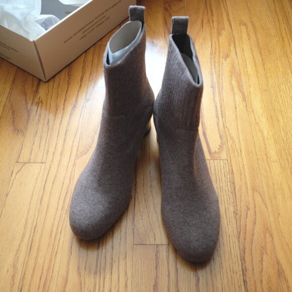 Vivaia Round Toe Chunky Heel Boots - New with Box! - Size EU40 - Picture 2 of 12